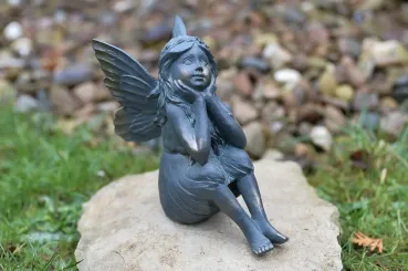 Sitzende Elfe, Tagtraum, Bronzeoptik 